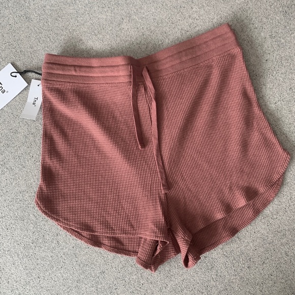 Aritzia TNA Melrose Waffle Shorts NWT - Picture 3 of 5